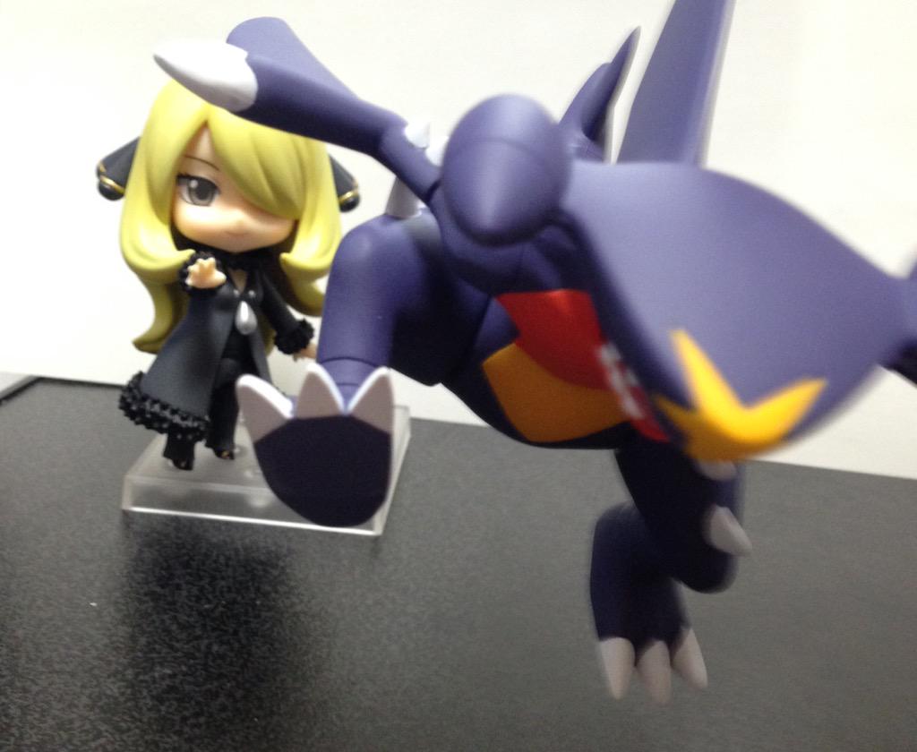ねんどろいどシロナに付属のガブリアスが大きいし良く動くしデフォルメ