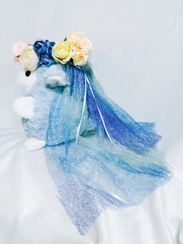 블루꽃양입니다! 화관에 파랑색그라데이션 망사원단을 연결시켜줬습니다. 한 마리 입니다! 구매는 멘션이나 디엠주세요!