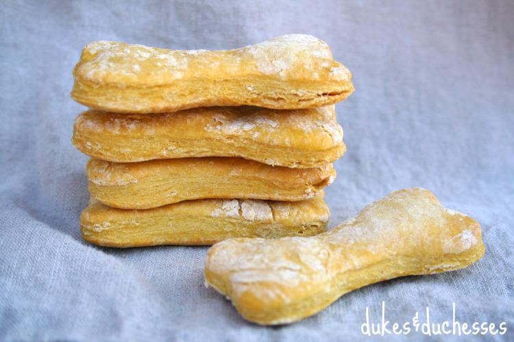 TheCraftys's tweet photo. Homemade Carrot Dog Biscuits via @DukesnDuchesses http://t.co/o7nfsnPBPI #dogtreatrecipe #DIY #craftsforpets http://t.co/nZD4ALlM8G