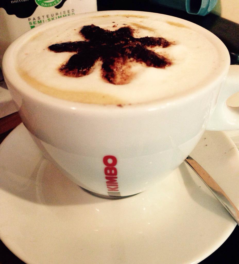 foxandtiger's tweet photo. Leanne's been trying out our coffee stencils this morning along with serving delicious breakfast baps #kimbo #Coffee http://t.co/L65RmKT1DQ