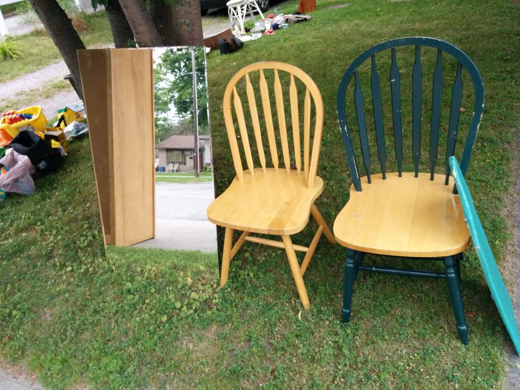 jberlingeri's tweet image. Looking for a great yard sale in @Ptbo_Canada ?  Come to 656 Stewart Street! #yardsale #findtreasures