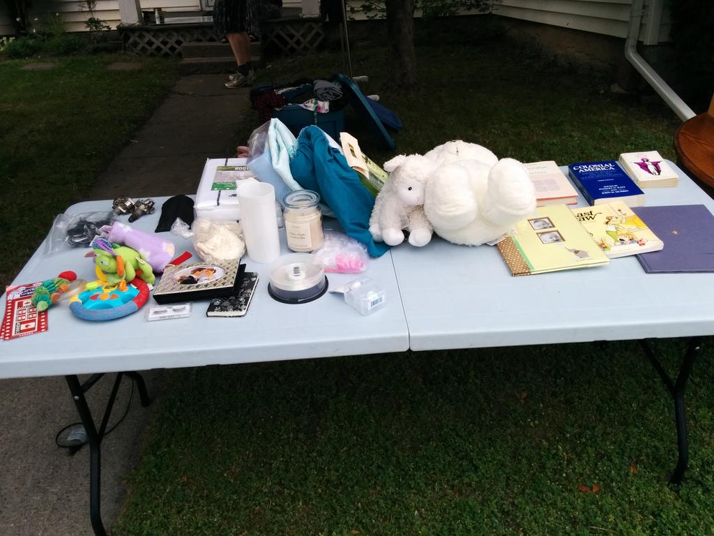 jberlingeri's tweet image. Looking for a great yard sale in @Ptbo_Canada ?  Come to 656 Stewart Street! #yardsale #findtreasures