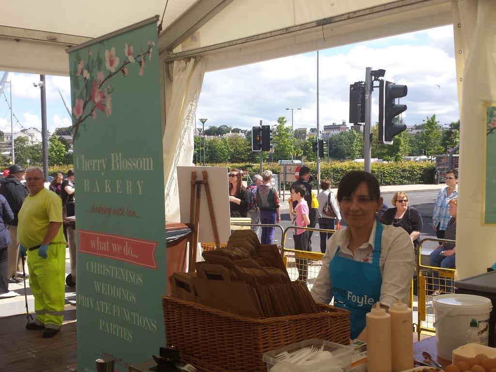 <a href="/cherryblossombr/">CherryBlossom Bakery</a> on a stunning day, get some of their toasted oats and smoked haddock! <a href="/derry2013/">derry2013</a> #flavoursofthefoyle