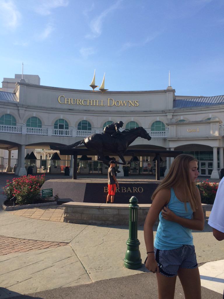 NBMusicRocks's tweet photo. Churchill downs http://t.co/TBDatVawOd