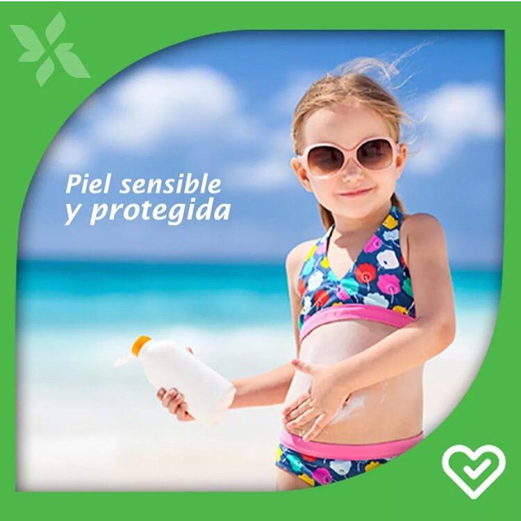 Evita exponer a los niños al sol en las horas en las que sus rayos inciden con más fuerza: de 10am - 3pm! ☀️💪🏼👆🏼💚💙