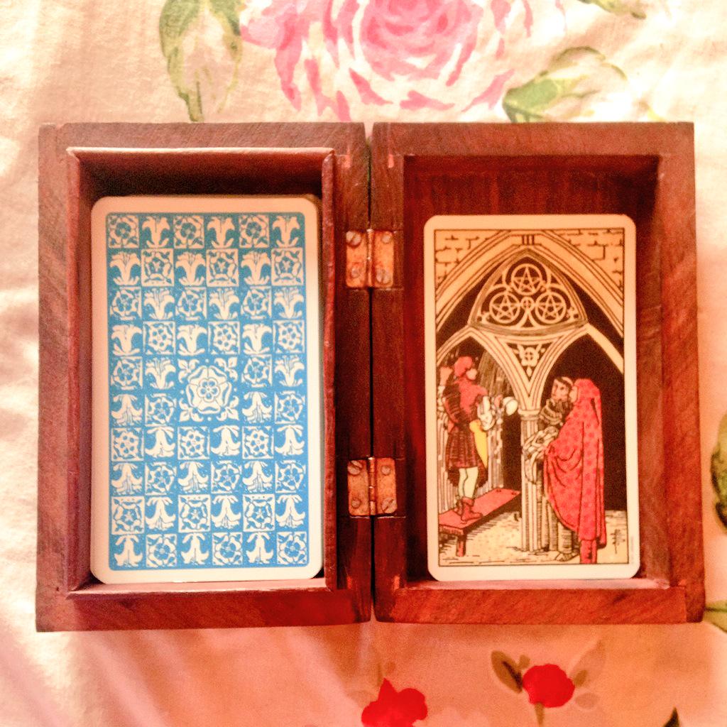 nikkiemermaid's tweet image. #TarotCardOfTheDay 🃏 (Better than yesterday's!) #ThreeOfPentacles