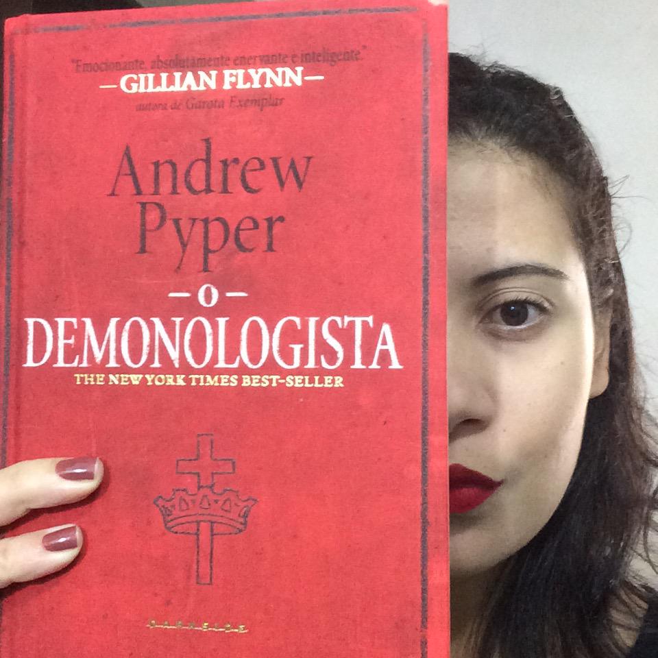 alinearosa's tweet image. Finalmente iniciando essa leitura #ODemonologista #DarkSideBooks #AndrewPyper