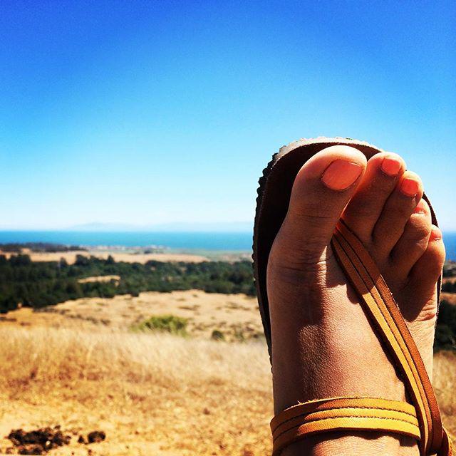 earth_runners_'s tweet photo. Beautiful day to break in my new EarthRunners 👣💚😎🌳#befreesandals #teamEarthRunners #earthi… http://t.co/HhnBpIOwP0 http://t.co/0DPjSUPX1z