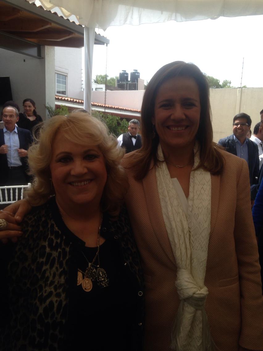 LORENAGAMBOAMEN's tweet photo. Al lado de la única mujer que logrará paz y un México sin corrupción http://t.co/eOOlkjmhx6