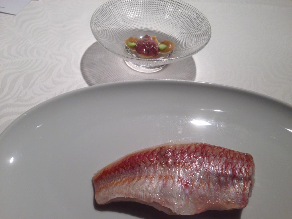 JADuyos's tweet photo. No he comido de rodillas el salmonete de @Casa_Gerardo porque el comedor estaba lleno,pero se lo merecia con creces http://t.co/zoaDOXgcOl