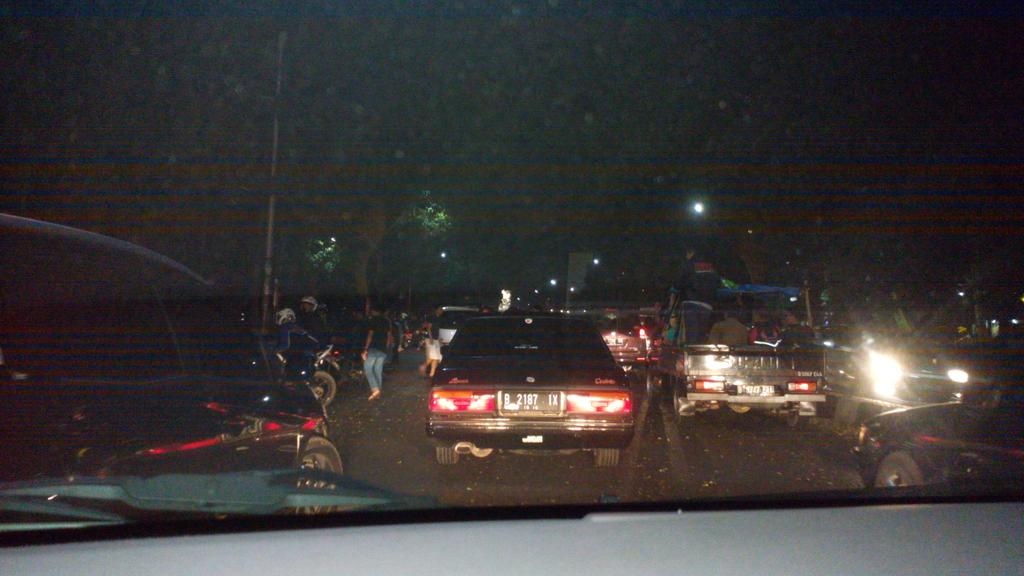 BogorWatch's tweet photo. Tabrakan motor beruntun di Pajajaran, barusan aja. Kayaknya bagian dr konvoi motor. http://t.co/menO0IvTvj