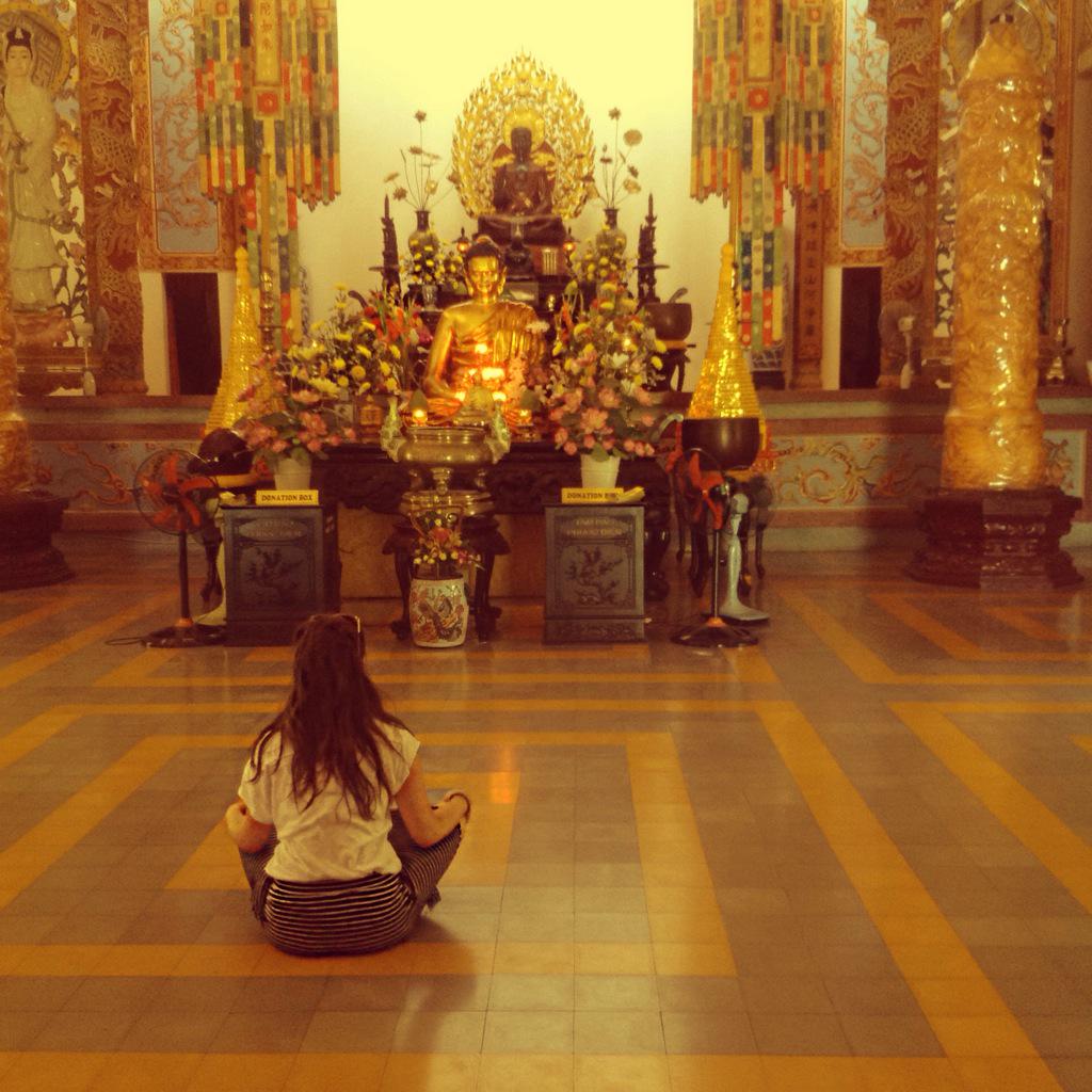 TaylorTmain92's tweet photo. Temple time #Vietnam 🏯 http://t.co/nWGZYzWn51