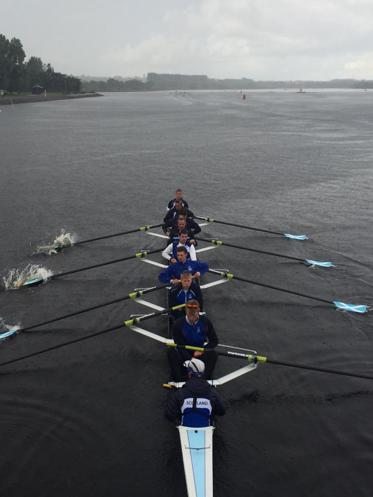 EdinburghUniBC's tweet photo. EUBC's Urquhart, Ord, Sales, Duffy and Irvine in @ScottishRowing 8+ paddling to the start at @HIR_Rowing #powerbucket http://t.co/UI61zqITof