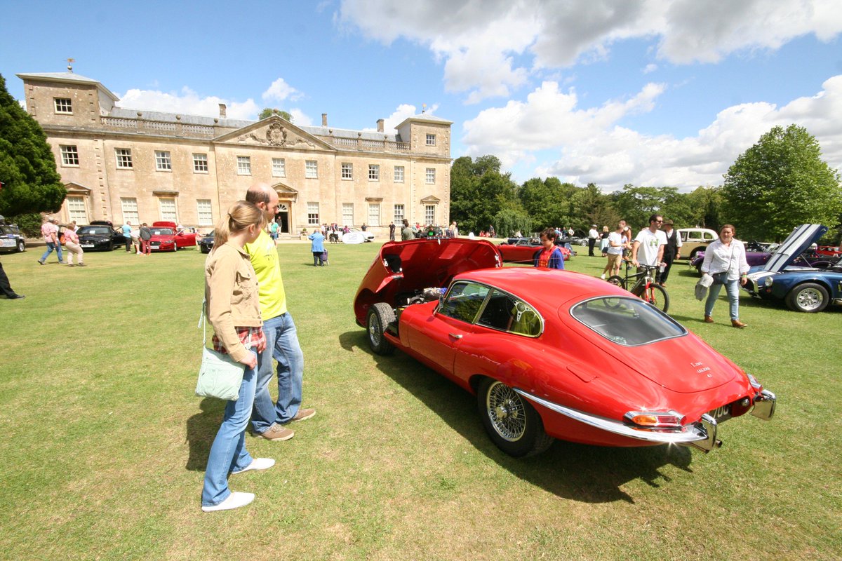 SwindonWeb's tweet photo. The cars were the stars @LydiardPark @auto_fest #Swindon today. FULL GALLERY http://t.co/YKTNkVuqXW #swindonsummer http://t.co/j0qpt31LX0