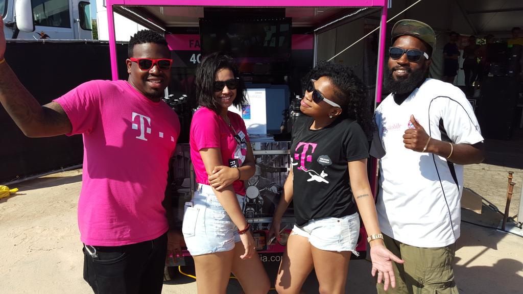 tmonewyork's tweet photo. @TMobile in the house @UrbanMudder #1team #tuffitout #UncarrierAmped http://t.co/0vSokqzpPG
