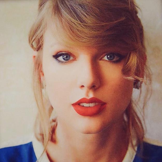 Oh, don't you dare look back, just keep your eyes on me.