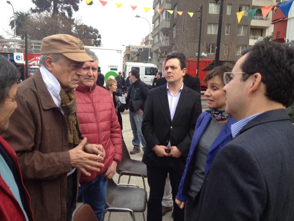 Sercotec_Chile's tweet photo. Programa #BarriosComerciales llega a emblemático #SanDiego @meconomia @Muni_Stgo #libreros #PabloHuneeus @sercotecrm http://t.co/Bj5C163AT4