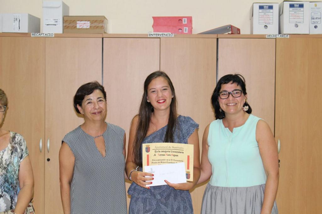 Benirredra's tweet photo. Ahir entregàrem els VI Premis al Millor Expedient Acadèmics Ajuntament #Benirredrà
Premi a l'esforç dels estudiants http://t.co/Y7HEhv1Hpb