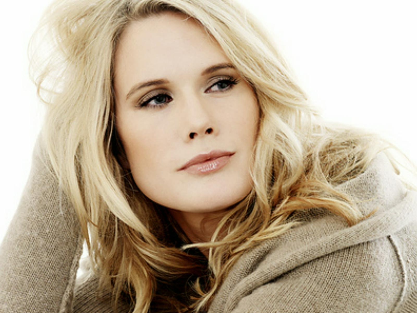 7/23: Happy 41st Birthday 2 actress Stephanie March! Regular on L&O:SVU! Ex-Mrs.Bobby Flay 