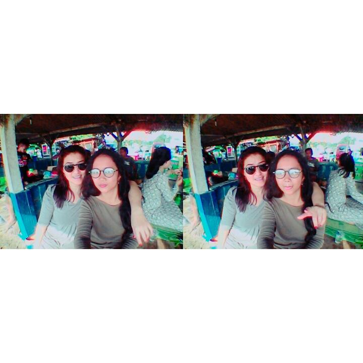 AprilianSiska's tweet photo. Holiday with family💞💞💞 http://t.co/XAaJQIa433
