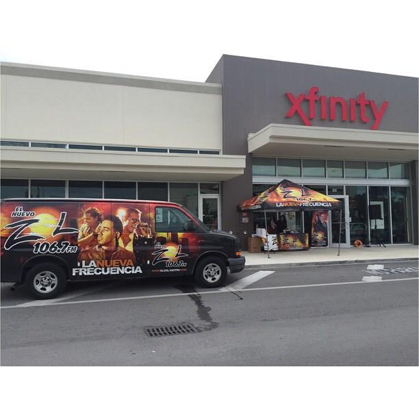 elzol1067fm's tweet photo. Remoto desde el COMCAST XFINITY #miamixfinity #cinesony #meetnickyjam 9251 West Flager Str… http://t.co/Tm5ZNWEr7n http://t.co/LPls4DVMZm