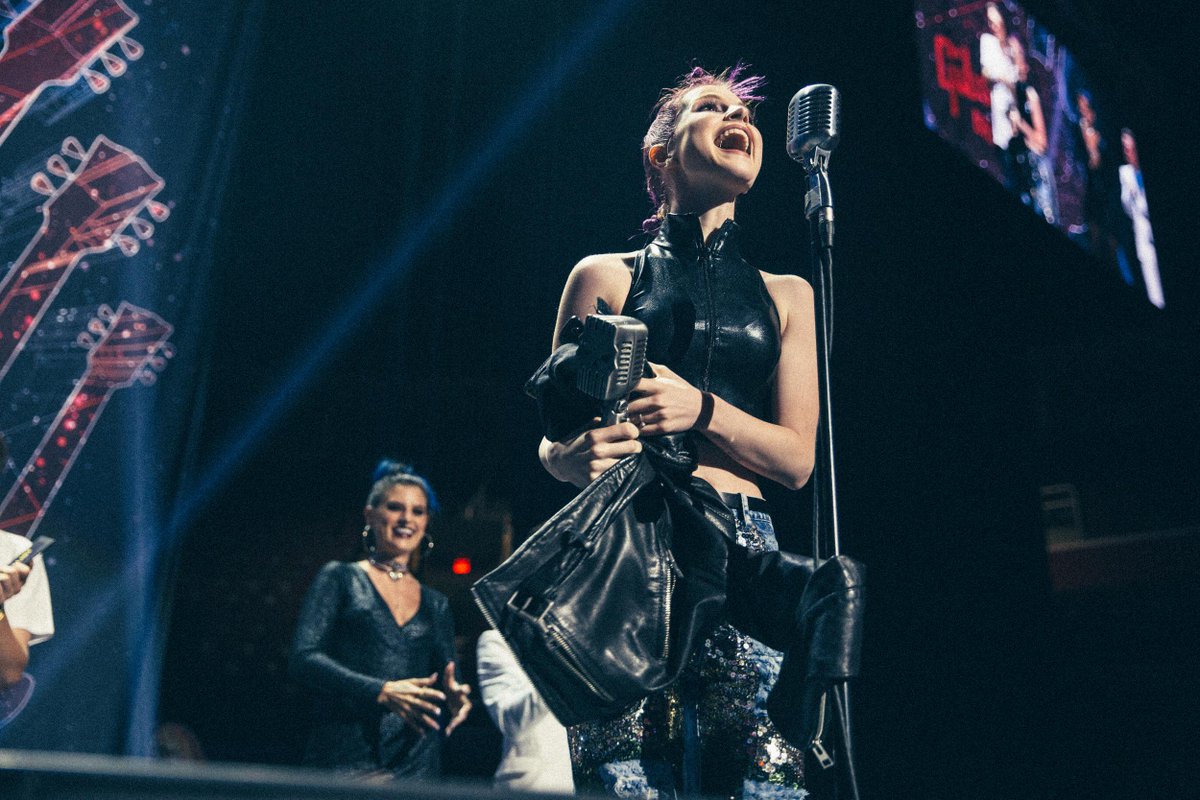 mamamaysa's tweet photo. I snapped some photos of the #APMAs for @idobiradio. you may scope some out here http://t.co/oMZMoBC6Q0 http://t.co/12RsPb30ht