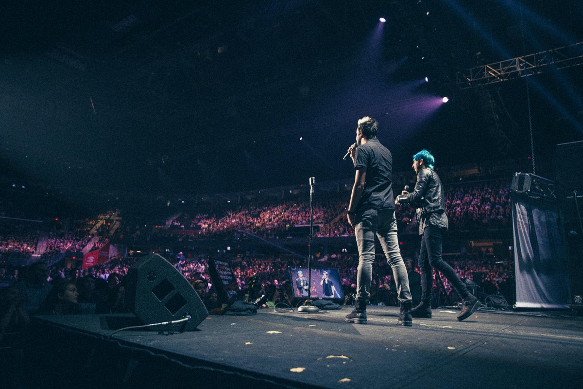 mamamaysa's tweet photo. I snapped some photos of the #APMAs for @idobiradio. you may scope some out here http://t.co/oMZMoBC6Q0 http://t.co/12RsPb30ht