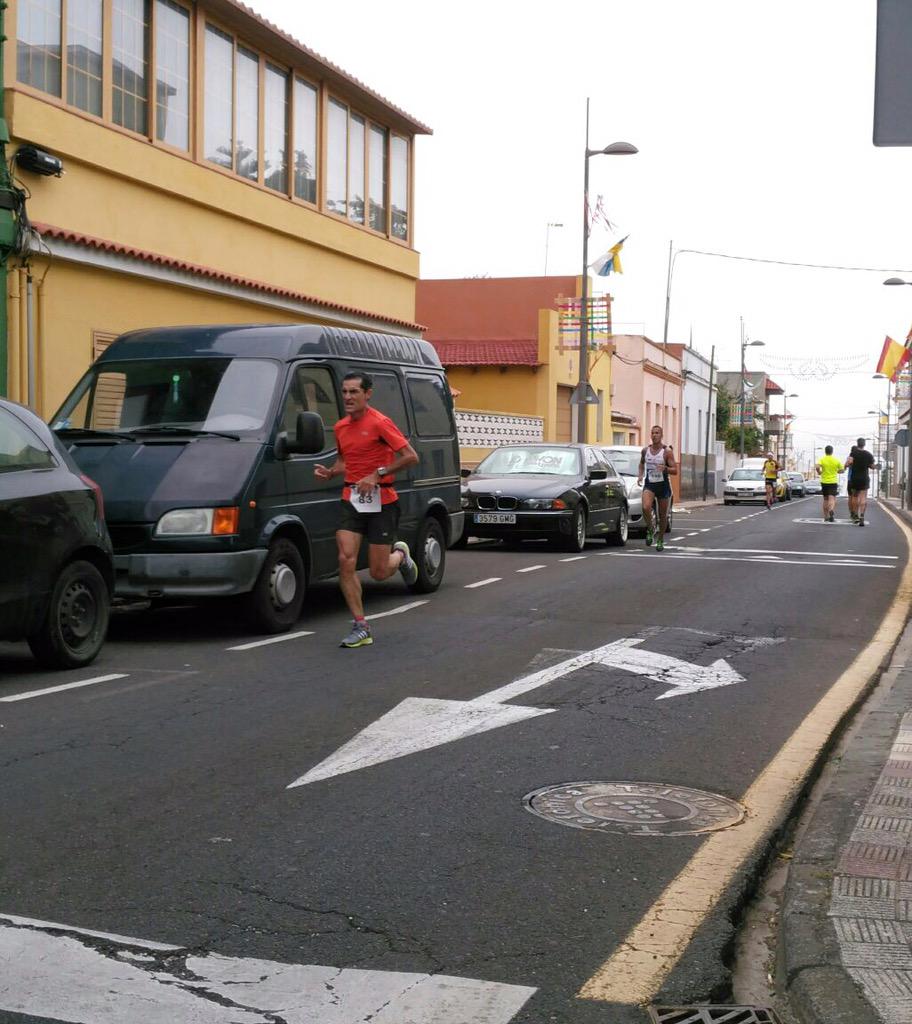 HHTrailTeam's tweet photo. Puesta a punto de @fisioicod Jose Manuel León en la carrera del Rosario, Tenerife, siendo primero en su categoría http://t.co/C4gqbILxnA