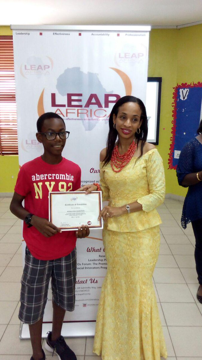 LEAPAfrica's tweet image. #LEADTHEWAY2015 Five days with Africa's next generation of leaders. Participants receiving awards from @ndidiNwuneli