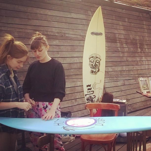 Woow les artistes débutent leurs live graph pour la Surf Session