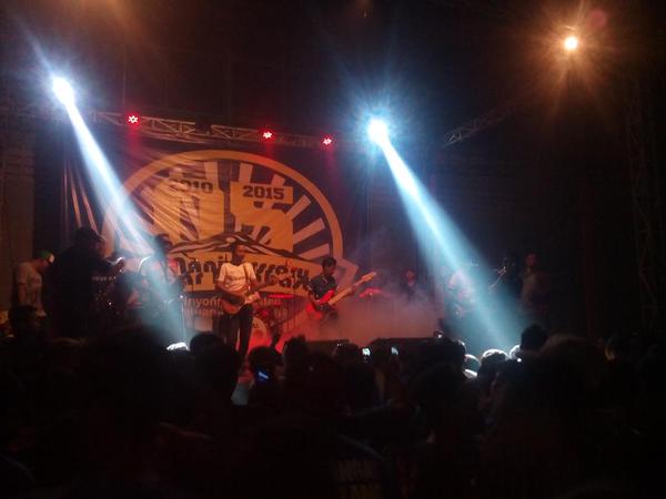 Happy annivesary LASKAR BOMBASTIK moga makin kompak,makin segalanya pokoke BIRUKU MUNG BIRU PERSIBAS <a href="/Bombastik_ID/">#s7illProud</a>