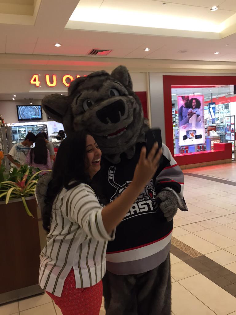 BoomersPlace's tweet photo. Selfie time at Bramalea City Centre. I'll be here until 2:00pm , come say hi if you're here ! #BeastSighting http://t.co/1KRUXdLpZ6