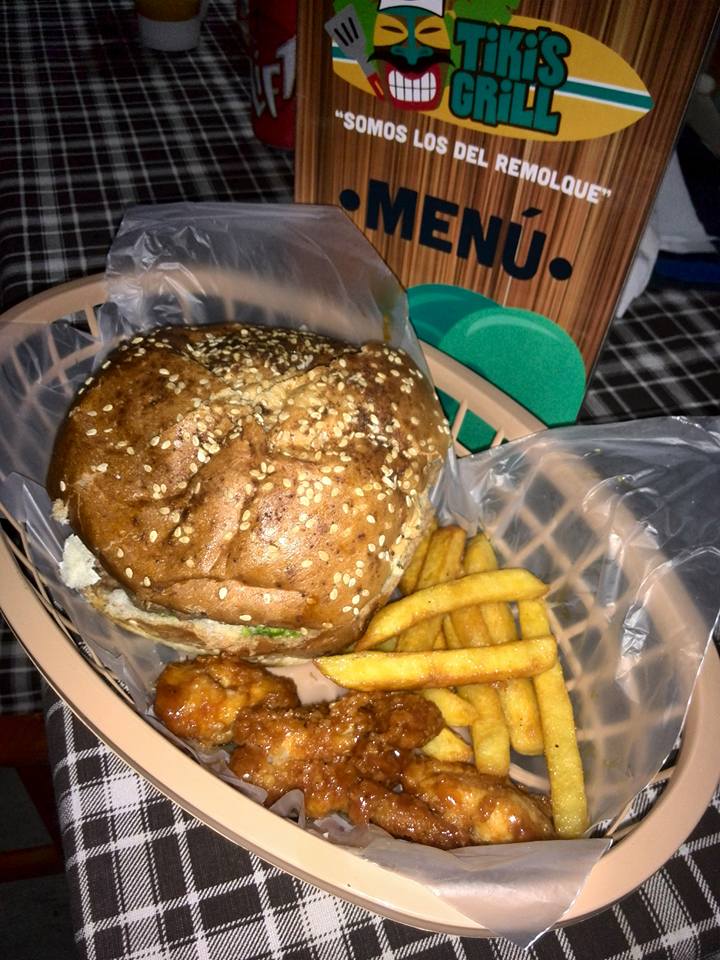 tikis_grill's tweet photo. #hamburguesakiki #Tikisgrill #somoslosdelremolque #viamuerta #bocadelrio http://t.co/bqhanNQ8mM