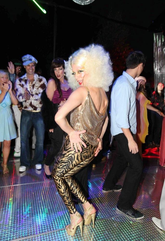 KateWalshDaily's tweet photo. It's #NationalDanceDay so be sure to bust a move today like @katewalsh always does! http://t.co/jfUEKdxNEX