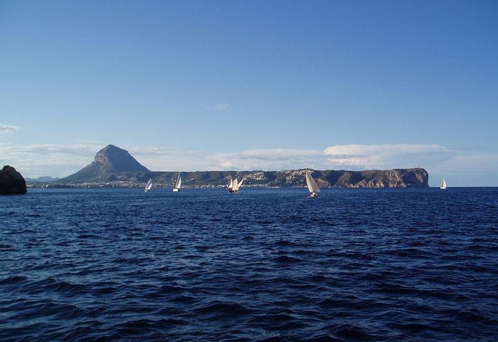 LaMarinAlta's tweet photo. Un dels paisatges més espectaculars del litoral valencià i la silueta més reconeguda de les nostres coste http://t.co/Rl7Bs7hNtB