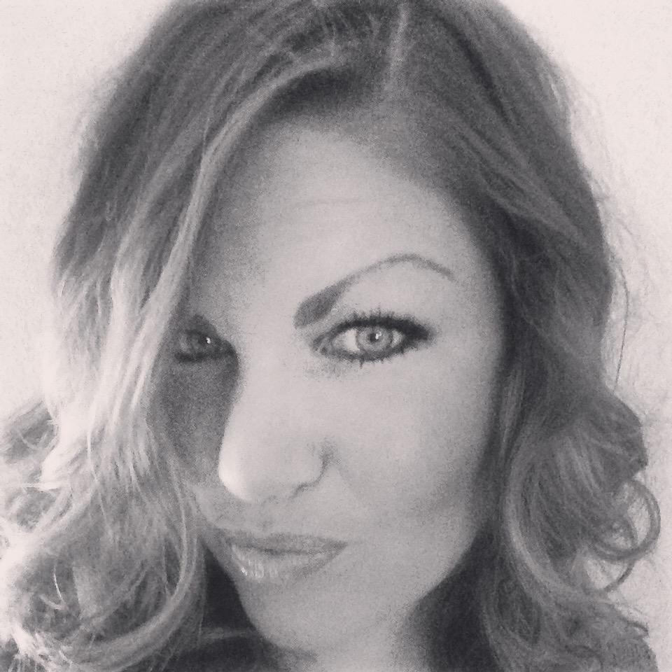 tiffany_cloud's tweet photo. And then there are days ya want to wear curls #ChangeItUp #LoveBeingAGirl http://t.co/Yd5J16x4F3