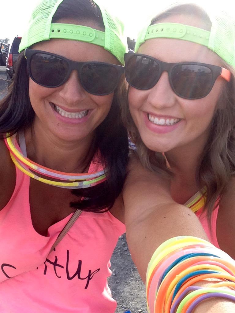 talldrinkhappy's tweet image. Bug love 💗 @cattiemakai #SwiftUp #1989TourFoxborough