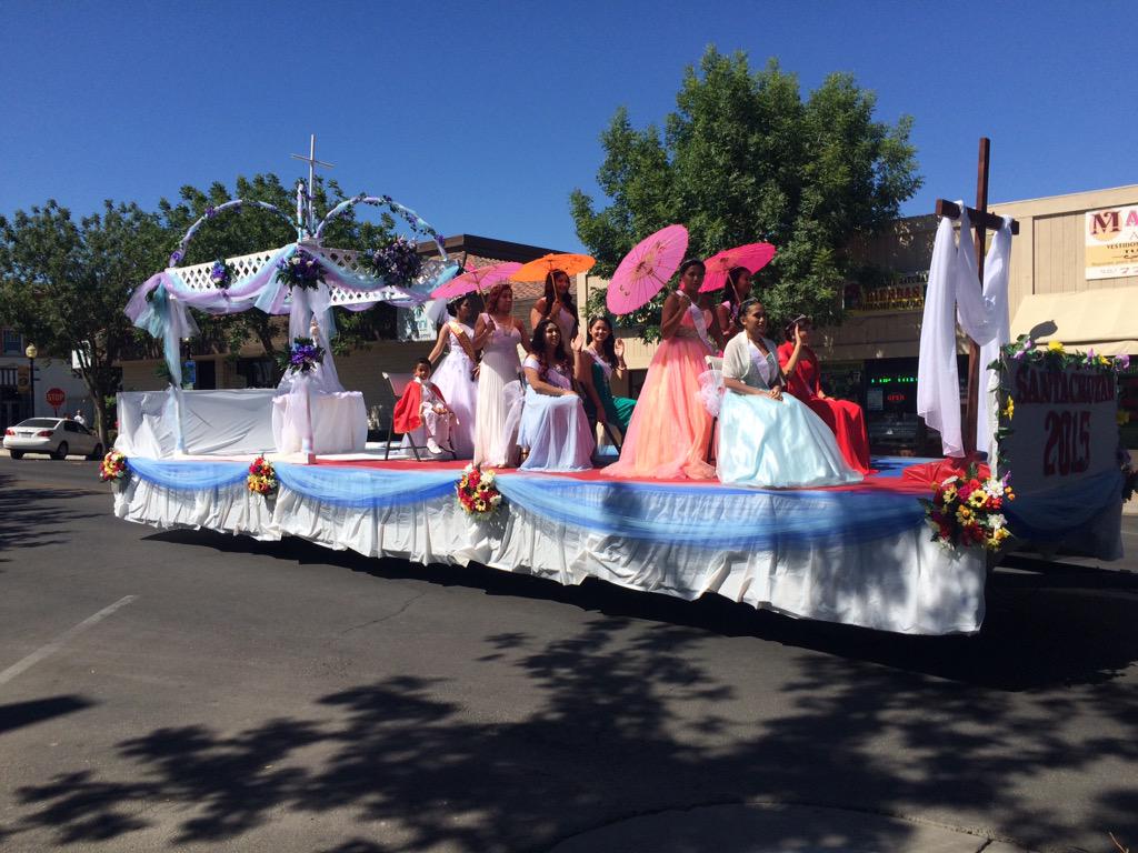 VoteParra's tweet image. It was great to see so many people &amp;amp; beautifully decorated floats this morning @ the Annual Delano Filipino Parade.