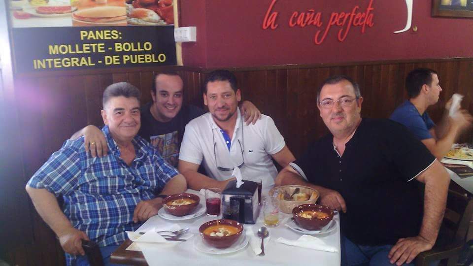 HugoPerez86's tweet photo. Anoche trabajando en la #Caracolá de #Lebrija con #ElPele y #ElPipa. Pedazo de espectáculo!! http://t.co/VgYKBSZEEL