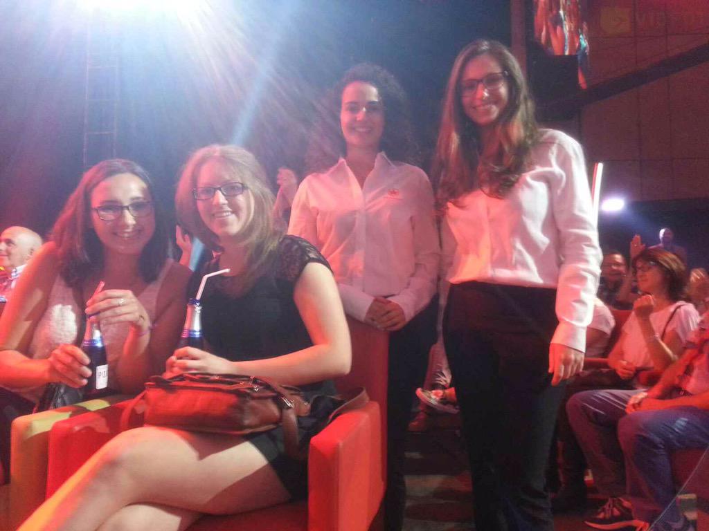 justforlaughs's tweet photo. Enjoy the @Alancumming Gala girls... Won't be hard in those @AirCanada upgrade seats! #YULaugh http://t.co/Mhkx2Q73oy