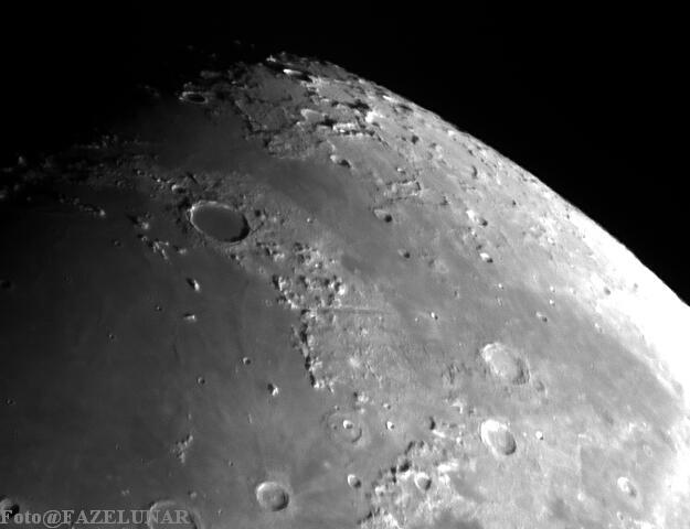 fazelunar's tweet photo. @El_Universo_Hoy La #Luna y #Saturno. 
En ésta noche de Sábado. 
Desde Andalucía, España. http://t.co/Pl8Zawhdlp