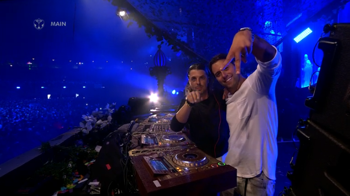 EDMColombia_'s tweet photo. We love you Guys @Axwell /\ @Ingrosso #Tomorrowland #EDMColombia http://t.co/7hlCRNOMWC