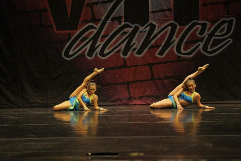 cao_diana's tweet photo. happy nationals dance day! #dancingforbre #mdsstrong #mypassion 💗💙💗💙 http://t.co/icgvQQbhKV