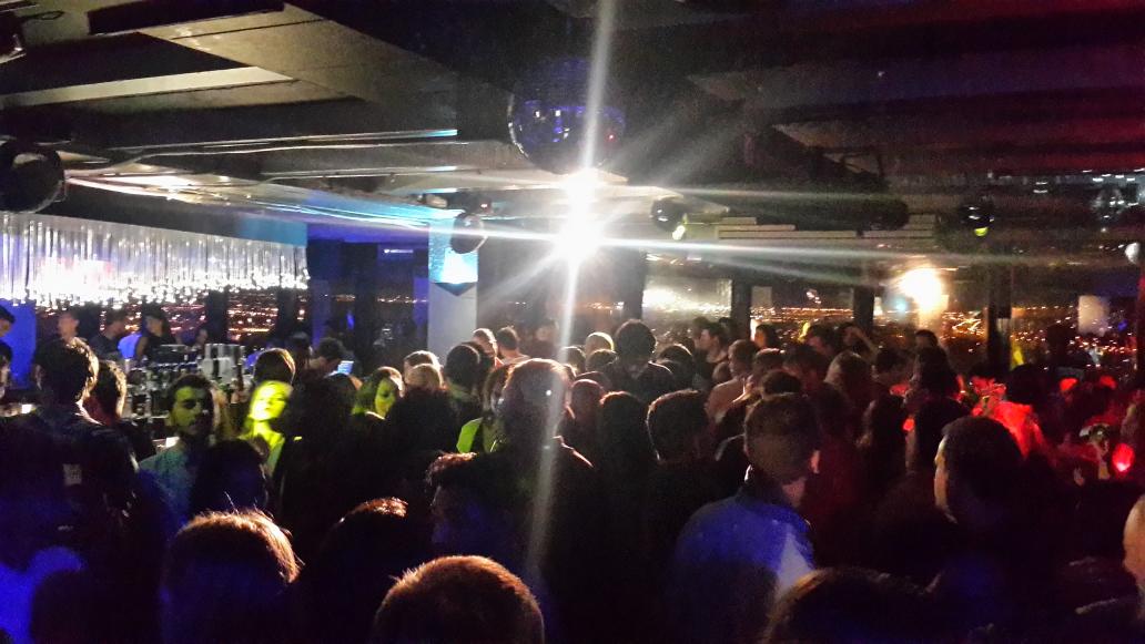 31Capetown's tweet photo. Another top night at #ThirtyOne
@GarethKofficial keeping the dance floor full! #ThirtyOneWeekends #CTNightlife http://t.co/XU231LQurD