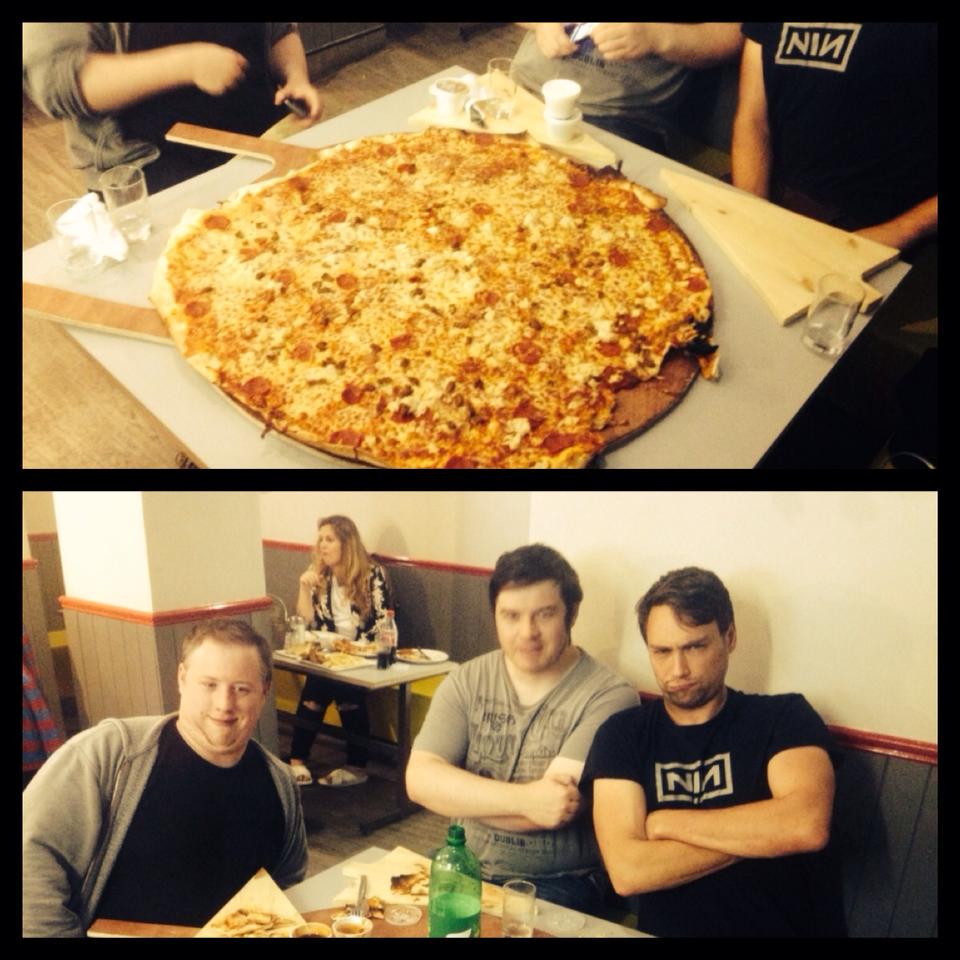 michaelmcdesign's tweet photo. PIZZA PARTAY! http://t.co/5TjBxhfcrl