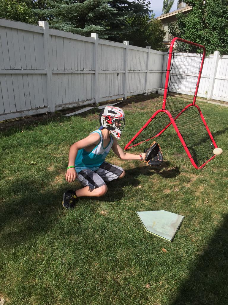 Jonessr44's tweet photo. Still getting good use out of the old goalie mask. #balloutside http://t.co/QrqeFL1nfo