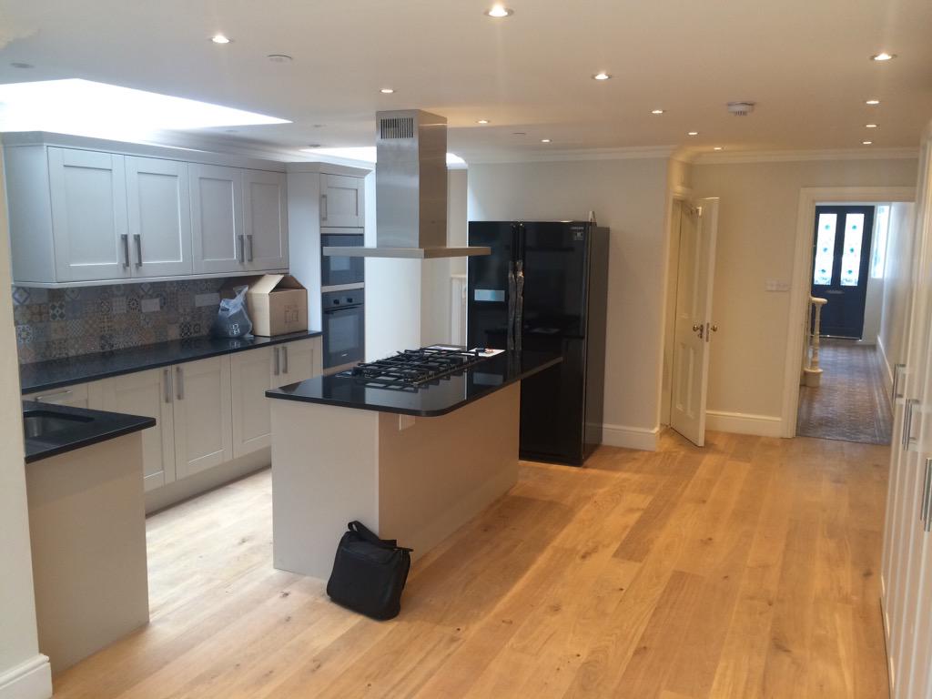 KatyOlpin's tweet photo. Just your average house your younger brother moves into in London http://t.co/GXEfbBmmXC