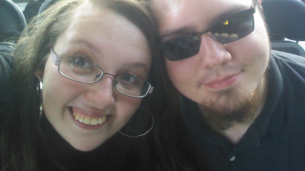 BLaurieG's tweet photo. Seeing @kelly_clarkson in a couple hours 💙💚💛💜! #PieceByPieceTour #KellyClarkson #marriedthings http://t.co/p2djhr80Rh
