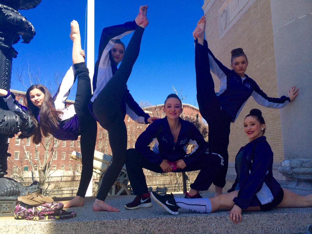 bailey_baileyr's tweet photo. Happy national day of dance😊 #tdfdancers http://t.co/CLfKCdwVbV