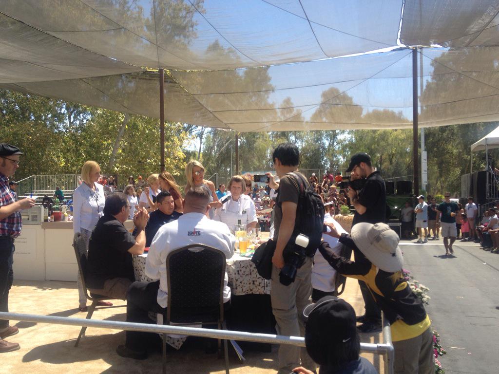 joelriddell's tweet photo. Happy madness @GilroyGarlicFes ! #garlicfest15 #loveGarlic today & 2morrow - c u 2morrow @DaphneOz !!! http://t.co/sywj3ASxX1